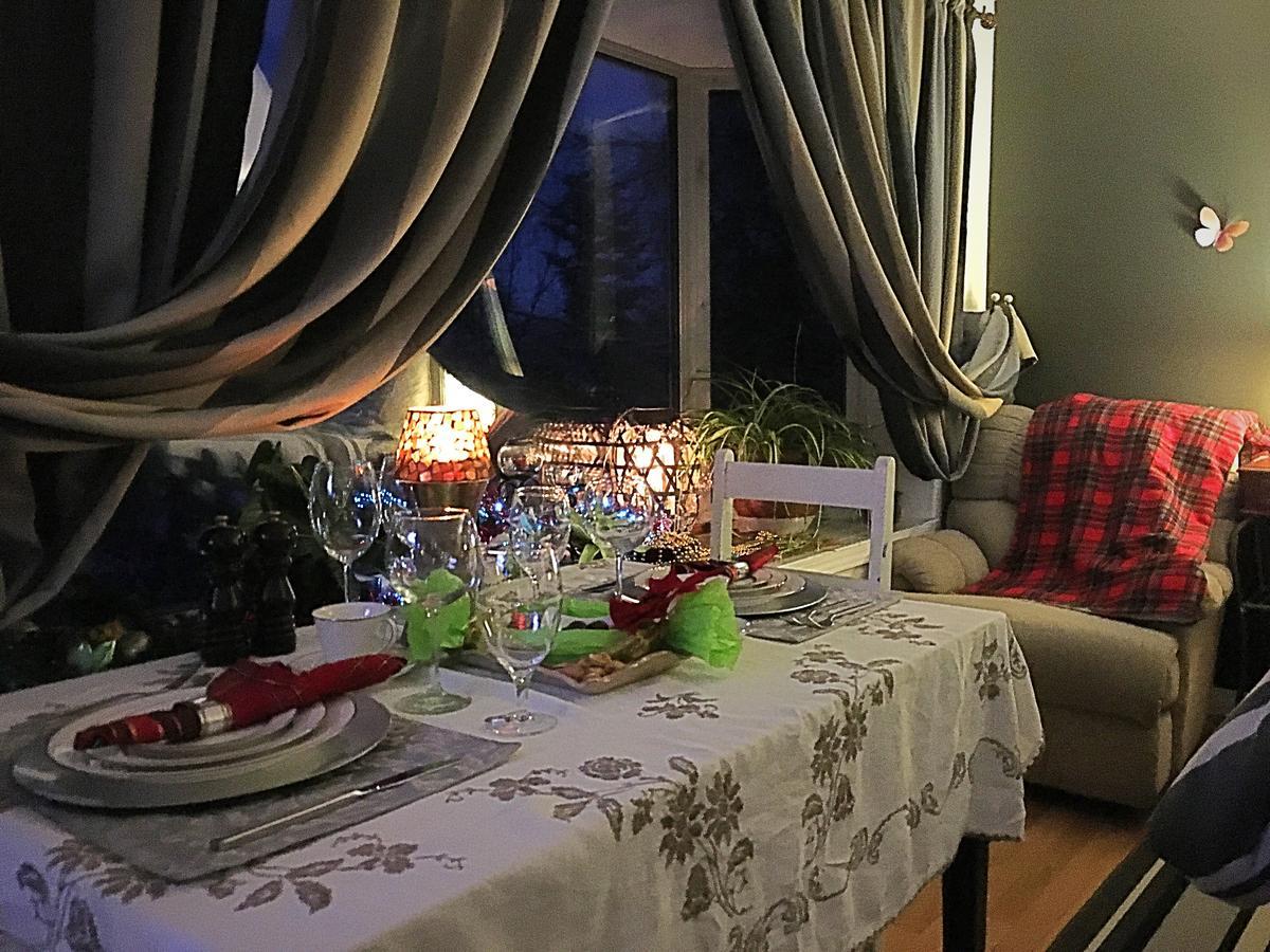 Bed and Breakfast Mabuhay Lakeside Manor Єллоунайф Екстер'єр фото