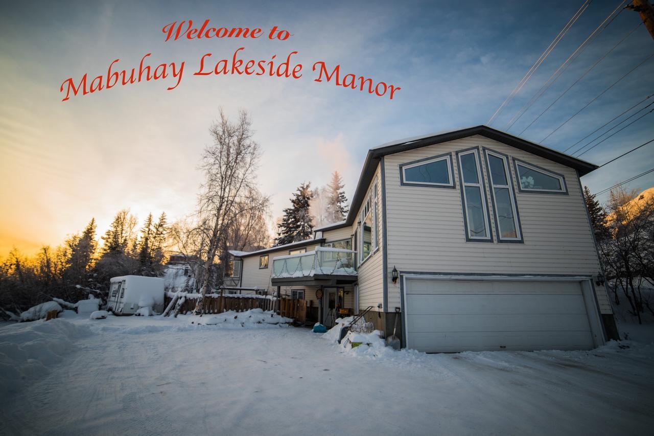 Bed and Breakfast Mabuhay Lakeside Manor Єллоунайф Екстер'єр фото