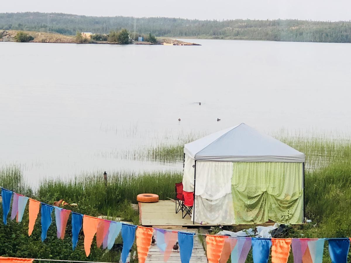 Bed and Breakfast Mabuhay Lakeside Manor Єллоунайф Екстер'єр фото
